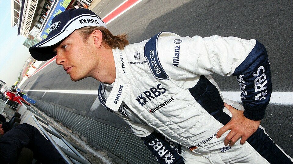 Nico Rosberg verfolgt gespannt die Konkurrenz, Foto: Sutton