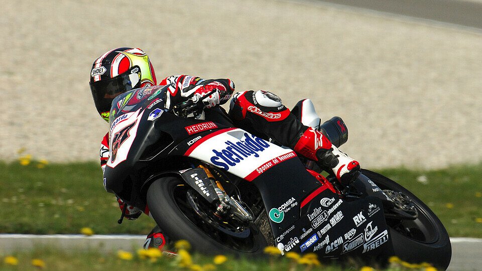 Shane Byrne kann nicht verstehen, warum er immer im Training Probleme mit seiner Ducati hat., Foto: Sterilgarda Ducati