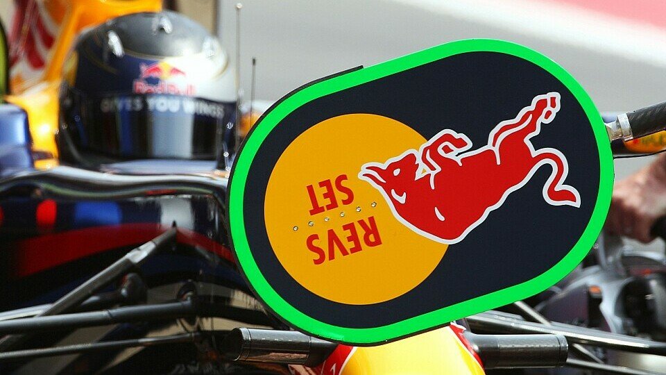 Sebastian Vettel muss nach Brawn GP tanken., Foto: Sutton
