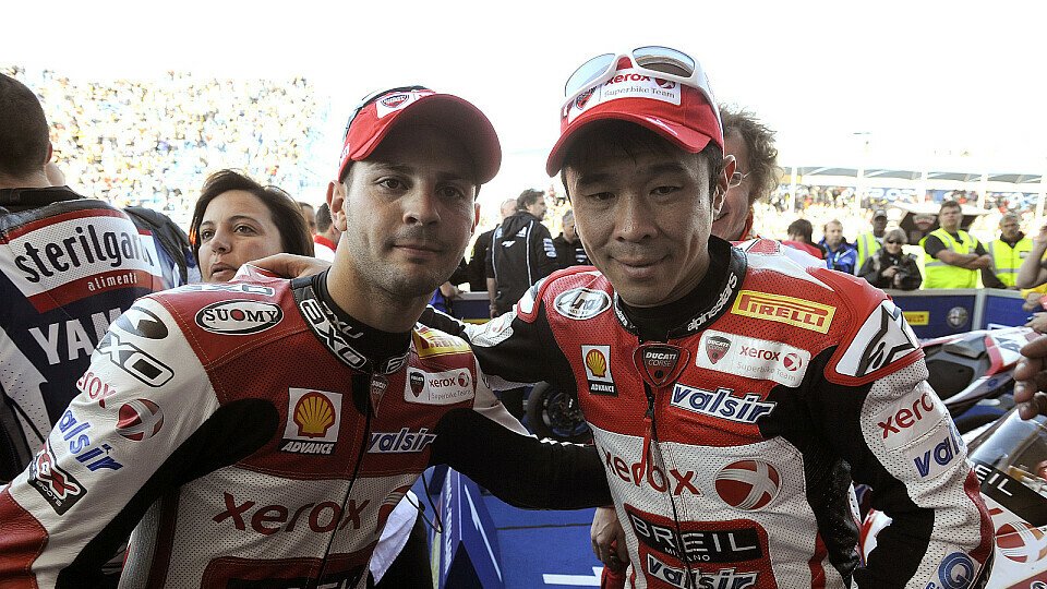 Auch 2010 ein Team: Haga und Fabrizio., Foto: Ducati Corse
