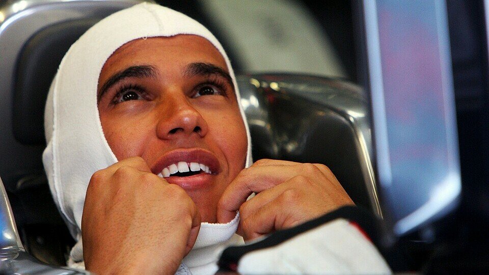 Lewis Hamilton freut sich auch ohne Siegauto auf Silverstone, Foto: Sutton