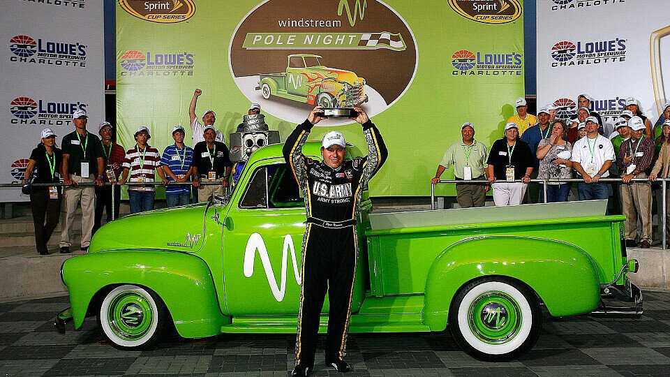 Sonderpreis für Ryan Newman nach seiner Pole, Foto: NASCAR