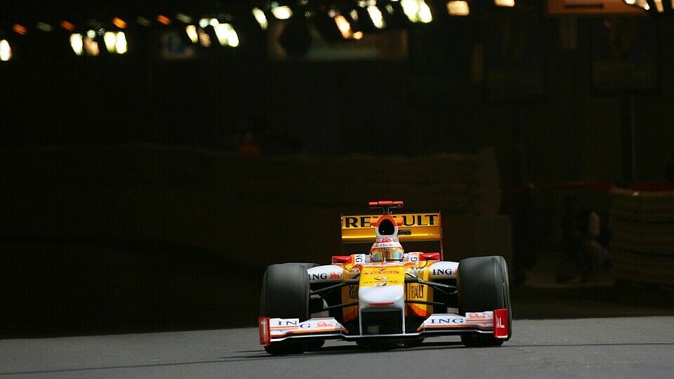 Fernando Alonso soll nicht mehr ganz so happy sein, Foto: Sutton