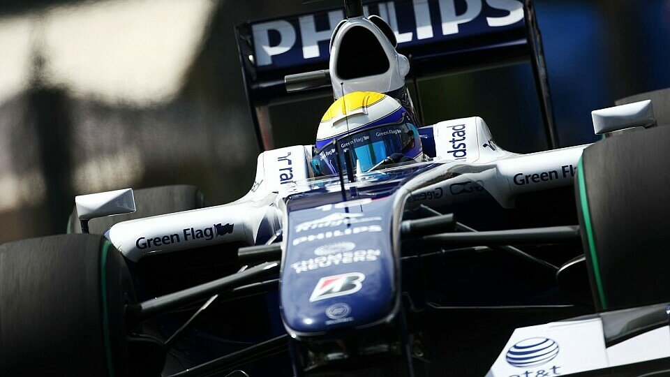 Nico Rosberg ist von Rubens Barrichellos Blockade-Aktion im Qualifying nicht begeistert., Foto: Sutton