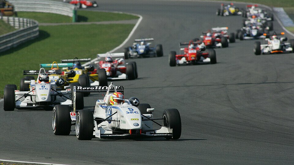 Vanthoor setzte sich an der Spitze ab, Foto: F3 Cup