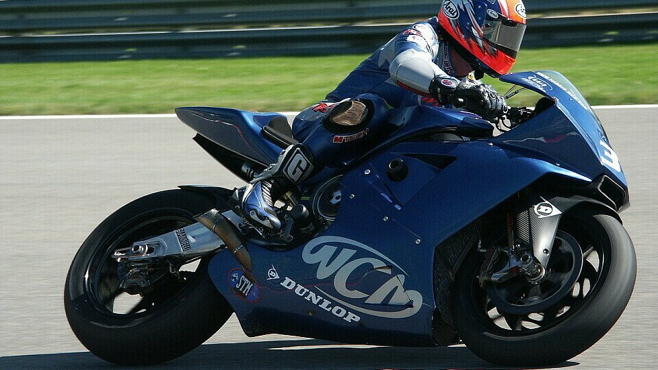 Die WCM war damals schon mit einem seriennahen Motor unterwegs und wurde deswegen aus der MotoGP verbannt., Foto: Toni Börner