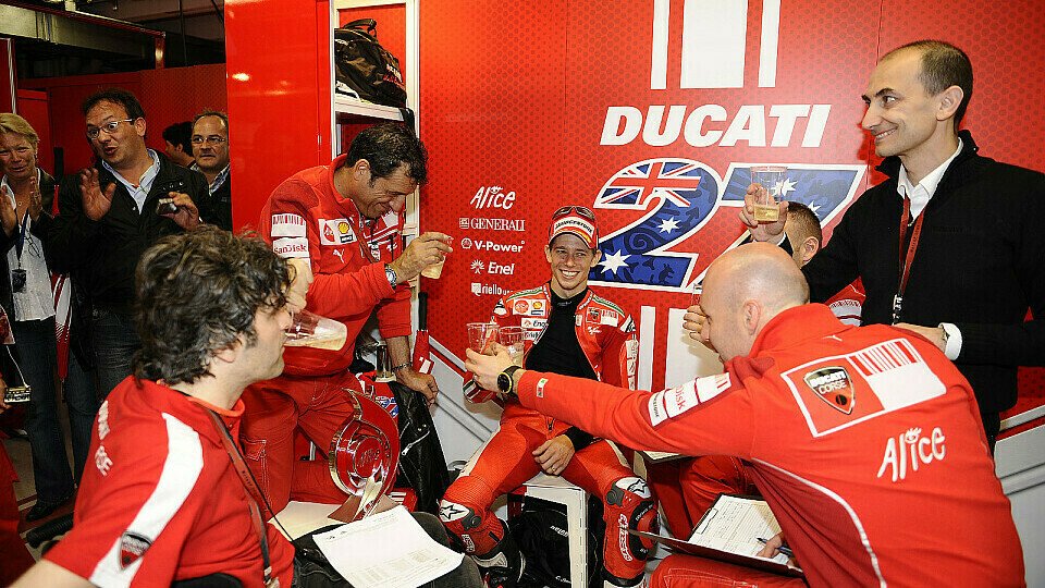 Casey Stoner rechnet sich einiges aus, Foto: Ducati