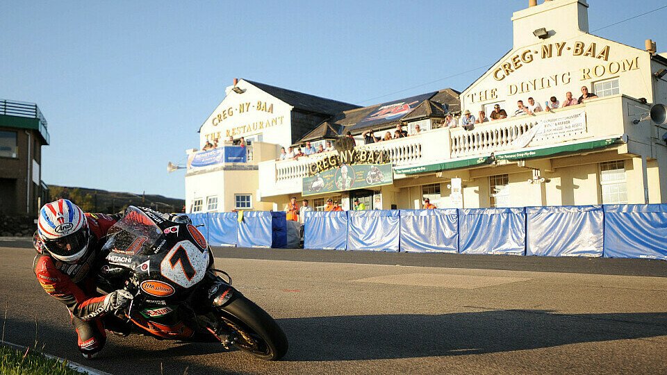 Steve Plater war im Superbike-Rennen, welches vor den Sidecars ausgetragen wurde, Zweiter., Foto: iomtt.com