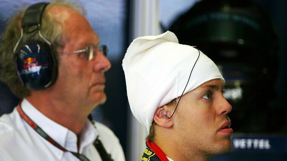 Helmut Marko musste Sebastian Vettel aufklären, Foto: Sutton