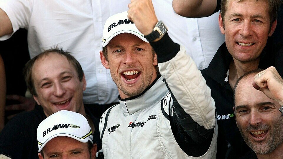 Jenson Button feierte sein monströses Gefährt., Foto: Sutton