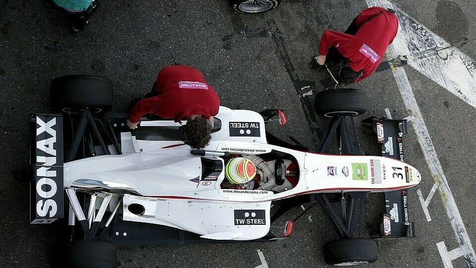 Sims startet von der Pole Position., Foto: Sutton
