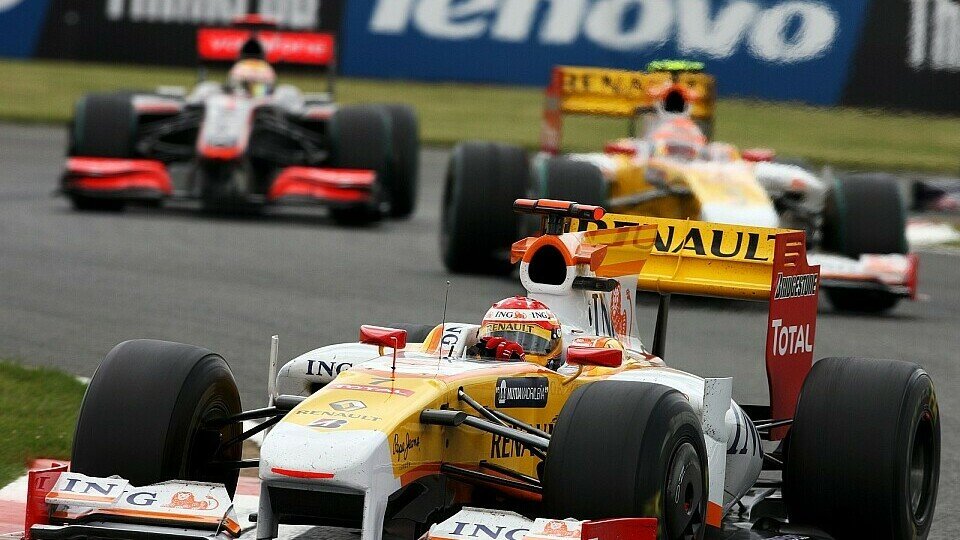 Fernando Alonso steckte viel im Verkehr, Foto: Sutton