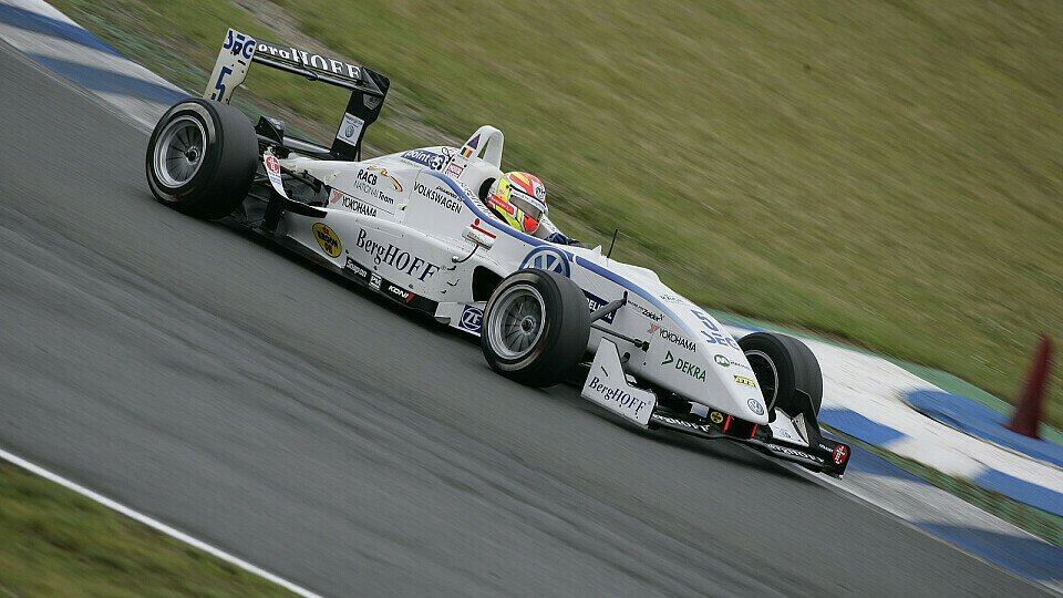 In beiden Rennen steht Vanthoor auf der Pole, Foto: F3 Cup