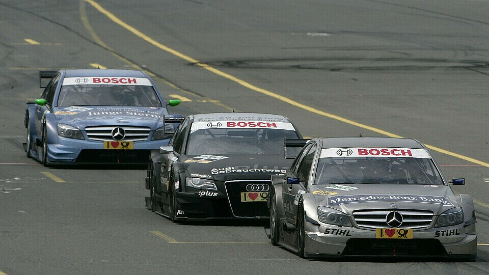 Bruno Spengler konnte sich nicht lange vor Timo Scheider halten., Foto: DTM