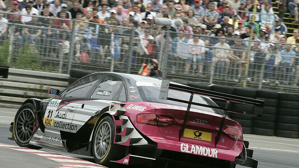 Katherine Legge sitzt im Siegauto von Oschersleben 2008, Foto: Audi