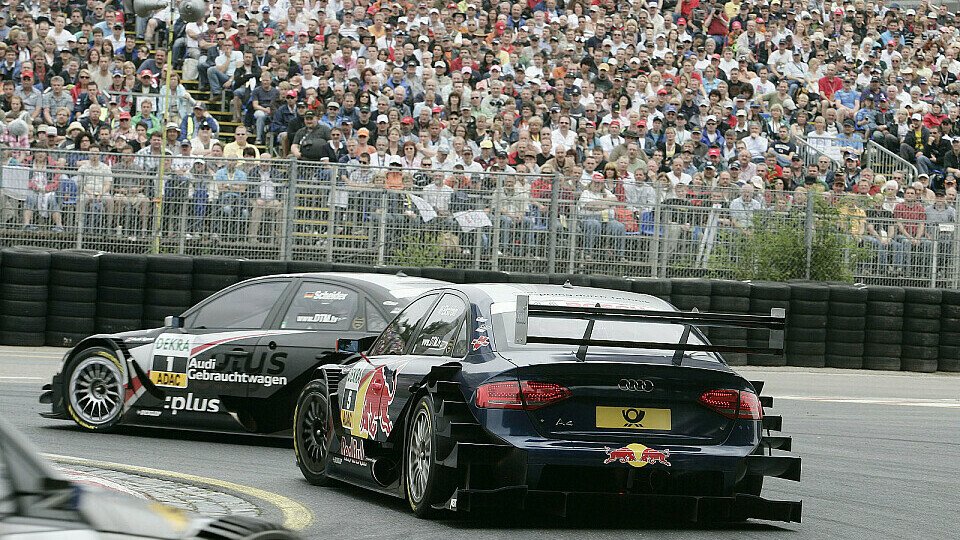 Mattias Ekström lieferte sich auch mit seinem Teamkollegen ein hartes Duell., Foto: Audi