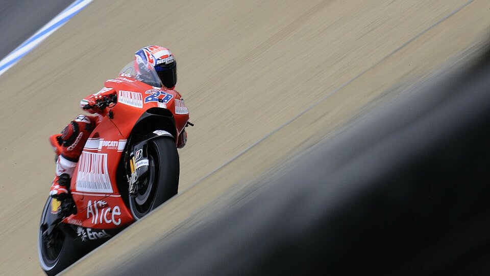 Casey Stoner lag vorne, Foto: Ducati
