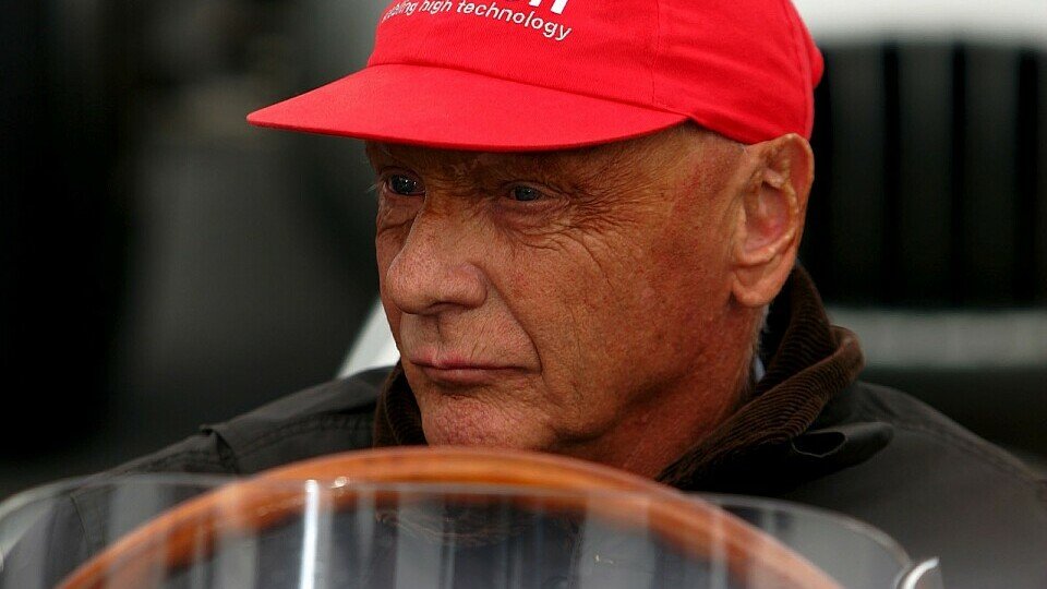 Niki Lauda sieht vier Topteams., Foto: Sutton