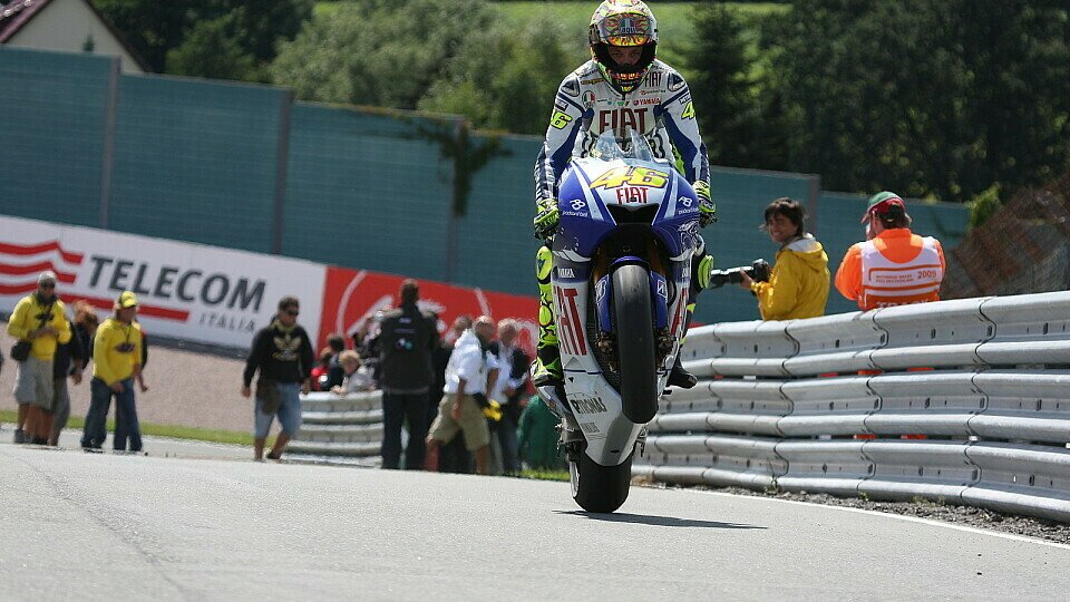 Rossi freut sich über den Speed der M1., Foto: Ronny Lekl