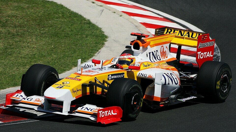 Fernando Alonso konzentriert sich auf das Qualifying, Foto: Sutton