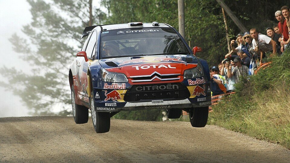 Platz zwei aber weiter Boden auf Mikko Hirvonen verloren: Sébastien Loeb in Finnland, Foto: Sutton