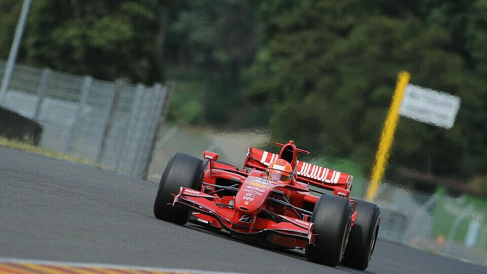 Михаэль Шумахер на Ferrari F2007 готовился к возвращению Ferrari в Муджелло в 2009 году. Фото: Ferrari