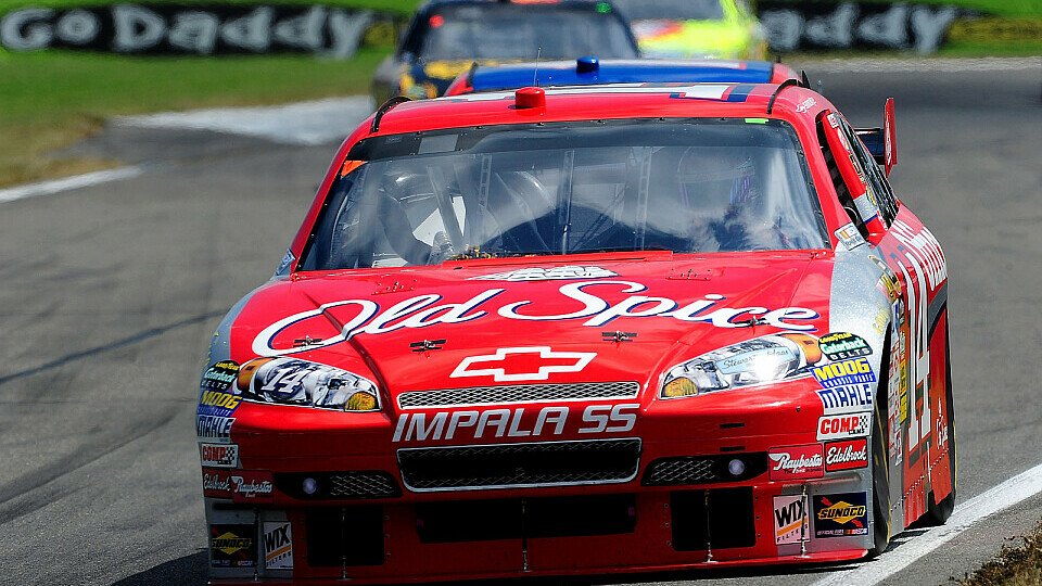 Road-Course-Spezialist Tony Stewart auf dem Weg zum Sieg, Foto: NASCAR