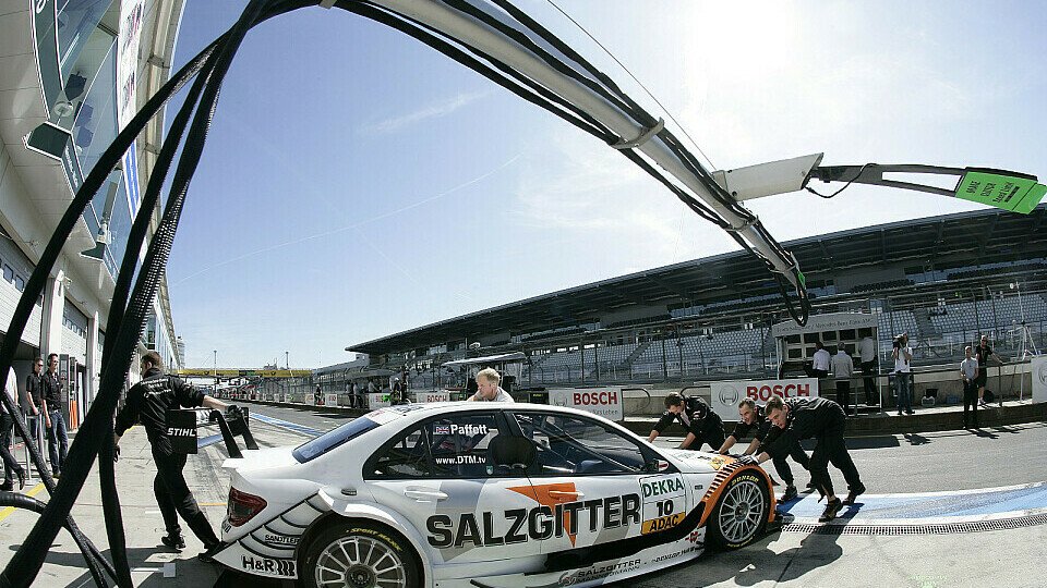 Für Gary Paffett ging es vorzeitig in die Garage., Foto: DTM Für Gary Paffett ging es vorzeitig in die Garage., Foto: DTM