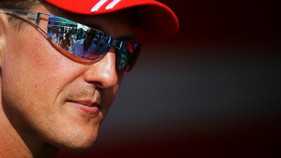 Michael Schumacher sah genau hin, Foto: Sutton