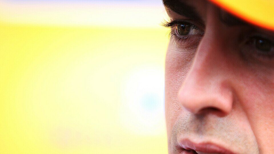 Auch Fernando Alonso muss nach Paris., Foto: Sutton