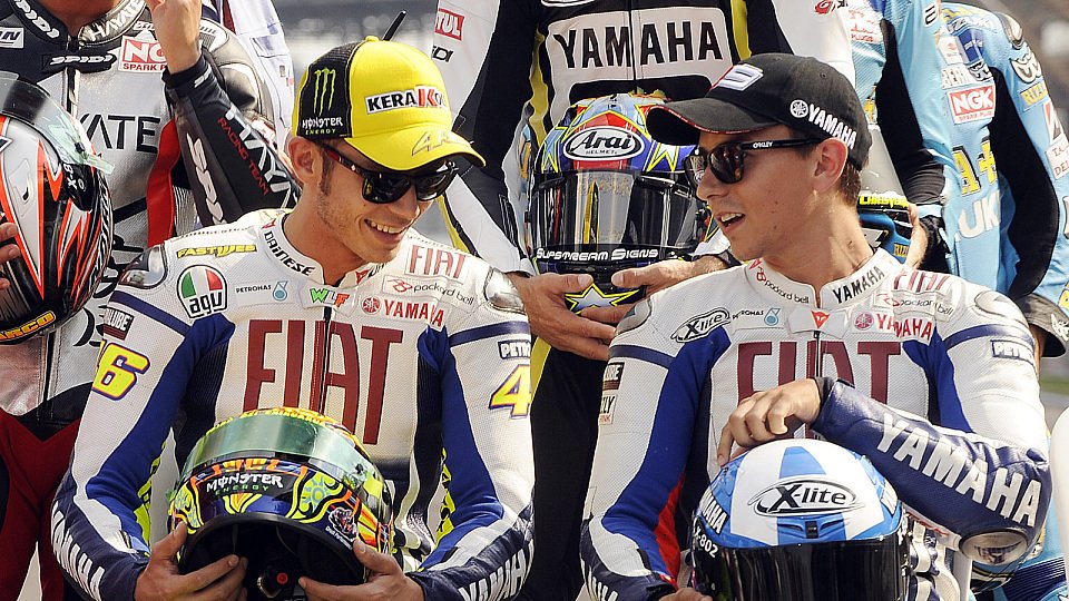 Valentino Rossi und Jorge Lorenzo waren fast die gesamte Saison über in beinharte Duelle verwickelt., Foto: Milagro