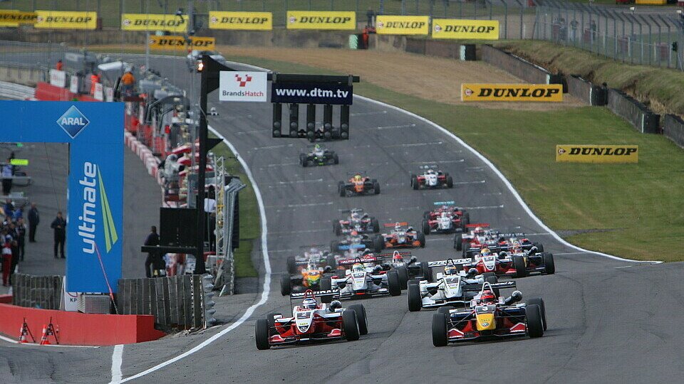Mäki übernahm beim Start die Führung, Foto: F3 EuroSeries Mäki übernahm beim Start die Führung, Foto: F3 EuroSeries