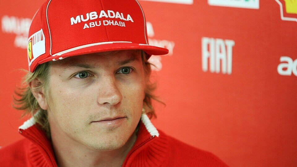 Kimi Räikkönen ist trotz kleinerer Probleme mit dem Auto happy, Foto: Sutton
