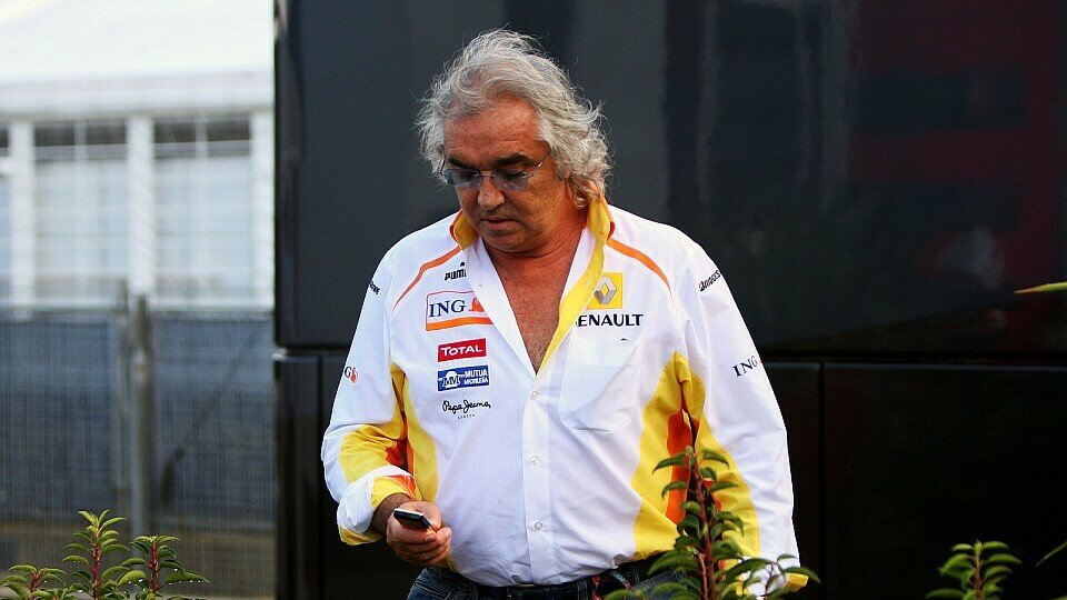 Renault-Teamchef Flavio Briatore bangt um seinen Job, Foto: Sutton