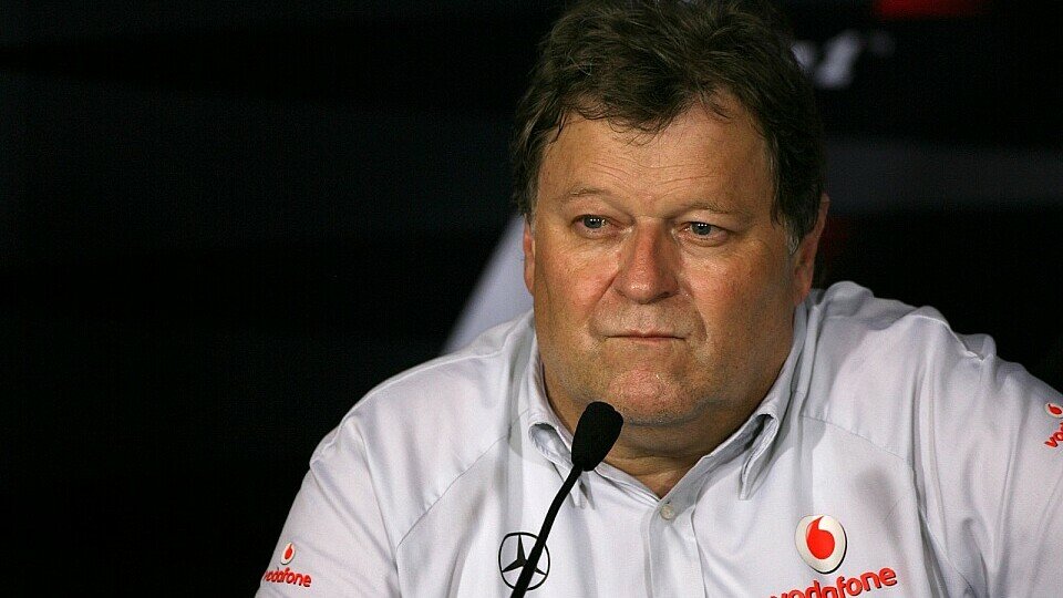 Norbert Haug sieht Mercedes immer noch als großen Teil von McLaren, Foto: Sutton