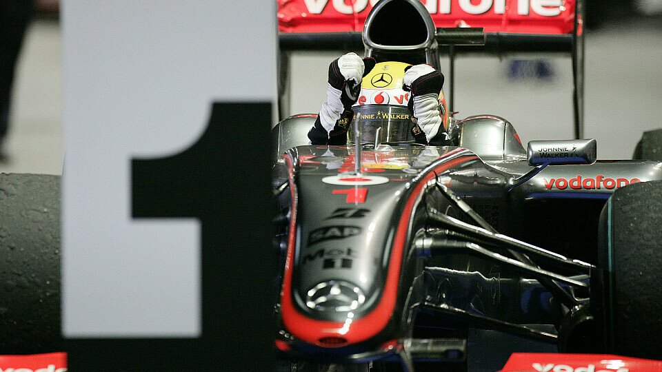 Für die 1 hat es 2010 bekanntlich nicht gereicht: Lewis Hamilton war 2009 in Singapur mit seiner Nummer wohl noch glücklicher., Foto: McLaren