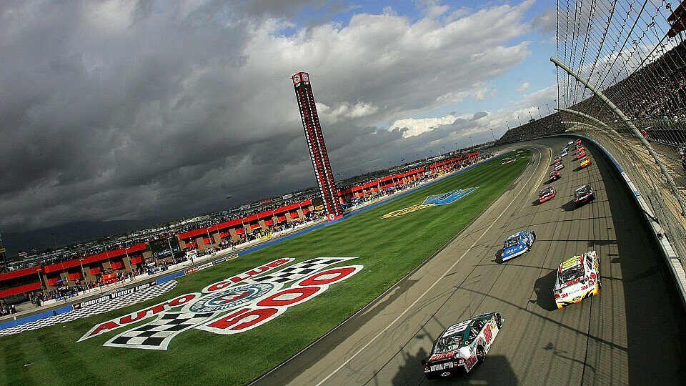 Fontana sieht zum ersten Mal ein Chase-Rennen, Foto: NASCAR