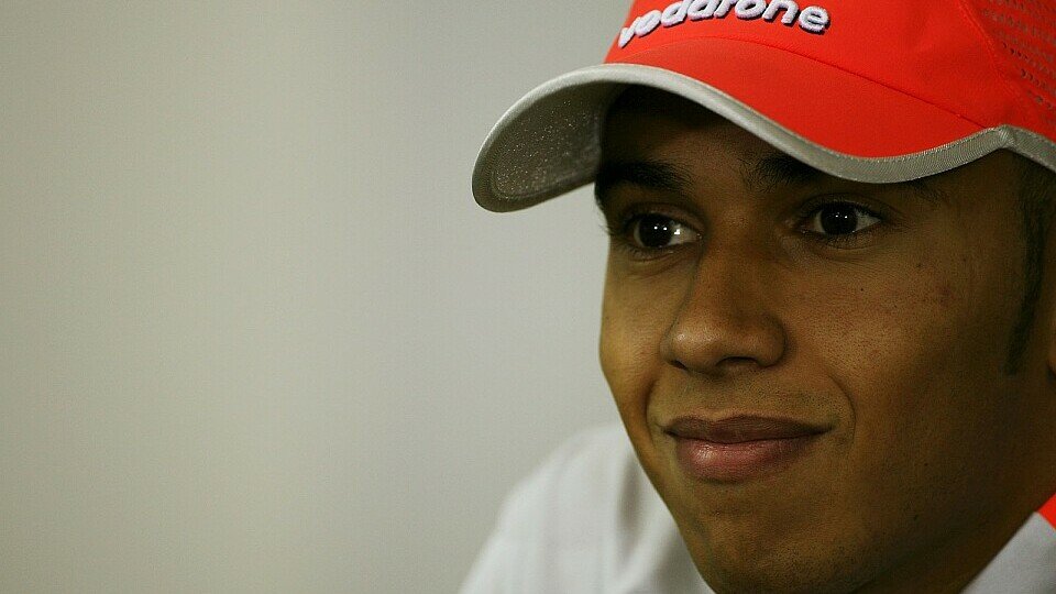 Lewis Hamilton kommt mit jedem gut aus, Foto: Sutton