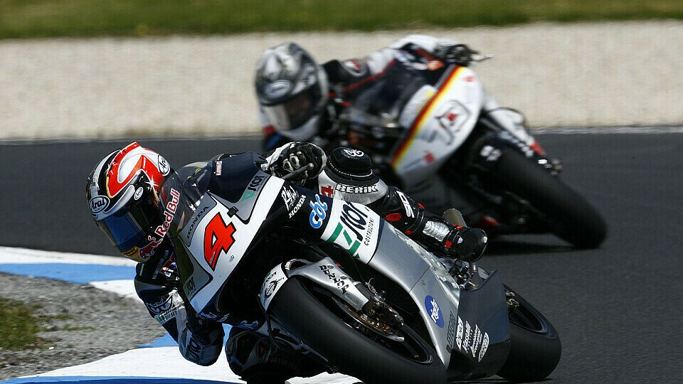 Aoyama und Simoncelli sind in die MotoGP aufgestiegen, doch trauern sie den gestorbenen 250er-Zweitaktern hinterher., Foto: Honda