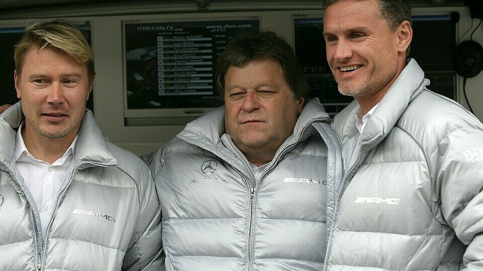 David Coulthard und Mika Häkkinen gemeinsam mit Norbert Haug in Hockenheim, Foto: Sutton