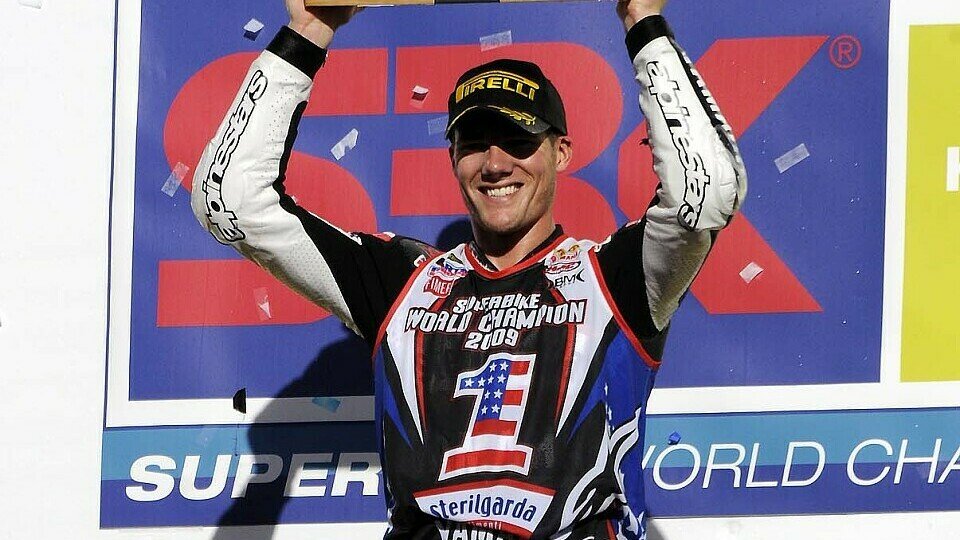 So sehen Sieger aus: Ben Spies wurde als Rookie auf der Yamaha R1 Weltmeister., Foto: Thomas Börner