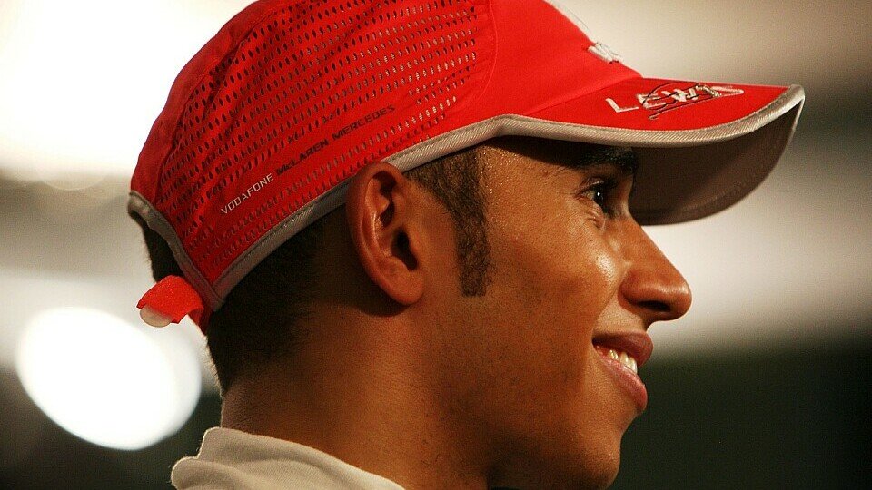 Lewis Hamilton freute sich mit Silverstone, Foto: Sutton