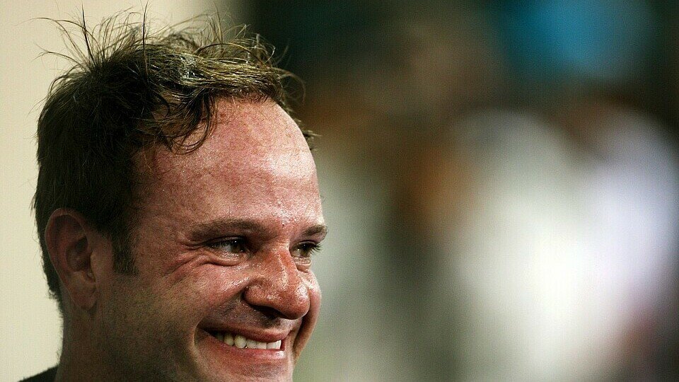 Rubens Barrichello ist bei der All-Star Esports Series im Legendenrennen erfolgreich, Foto: Sutton