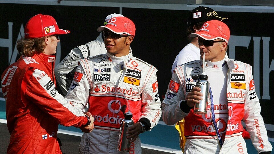 Räikkönen mit Hamilton und Kovalainen, Foto: Sutton