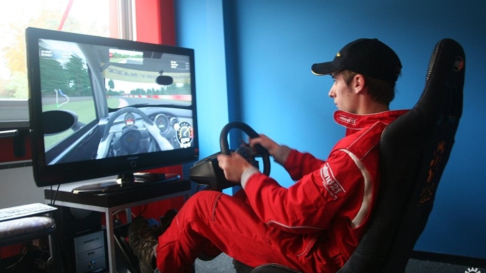 Ein Fan simuliert die 10 Stunden von Zolder, Foto: Real Time Racing