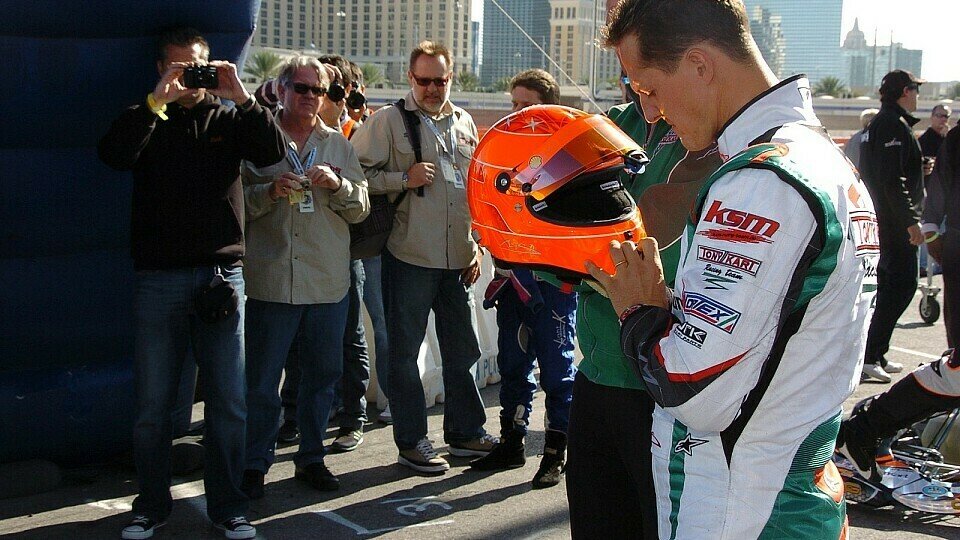 Michael Schumacher vertraut seit einigen Jahren auf Tony Kart, hier 2009 in Las Vegas, Foto: Sutton