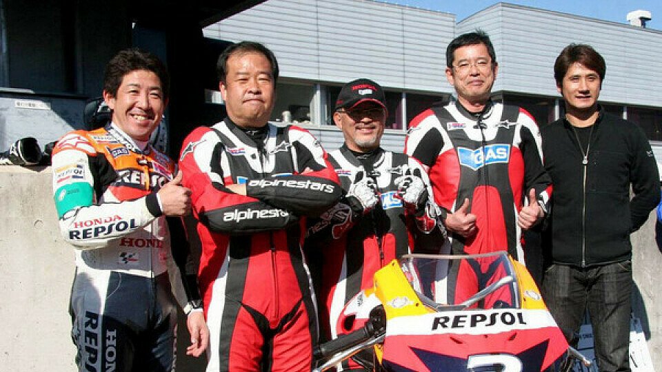Seitens Honda wird es keine Budget-Erhöhung für die MotoGP geben, wie Shuhei Nakamoto (2. v. l.) bestätigte., Foto: HRC
