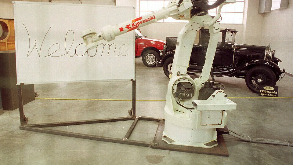 Roboter ertastet Oberflächen zur Bewertung der Anmutungsqualität des Fahrzeuginnenraums., Foto: Ford