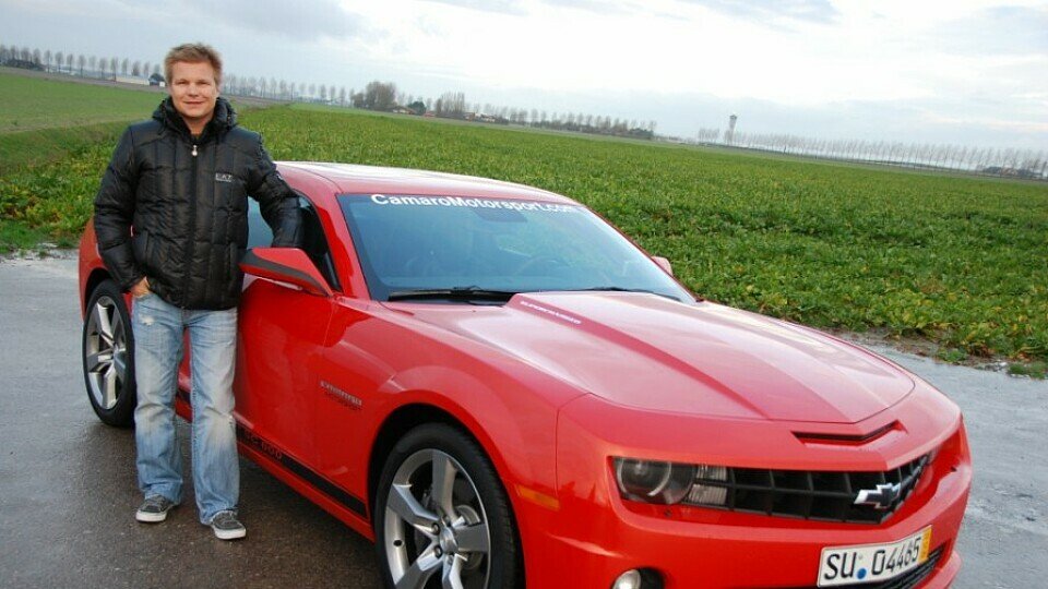 Mika Salo holte sich den ersten getunten Camaro., Foto: Camaro Motorsport