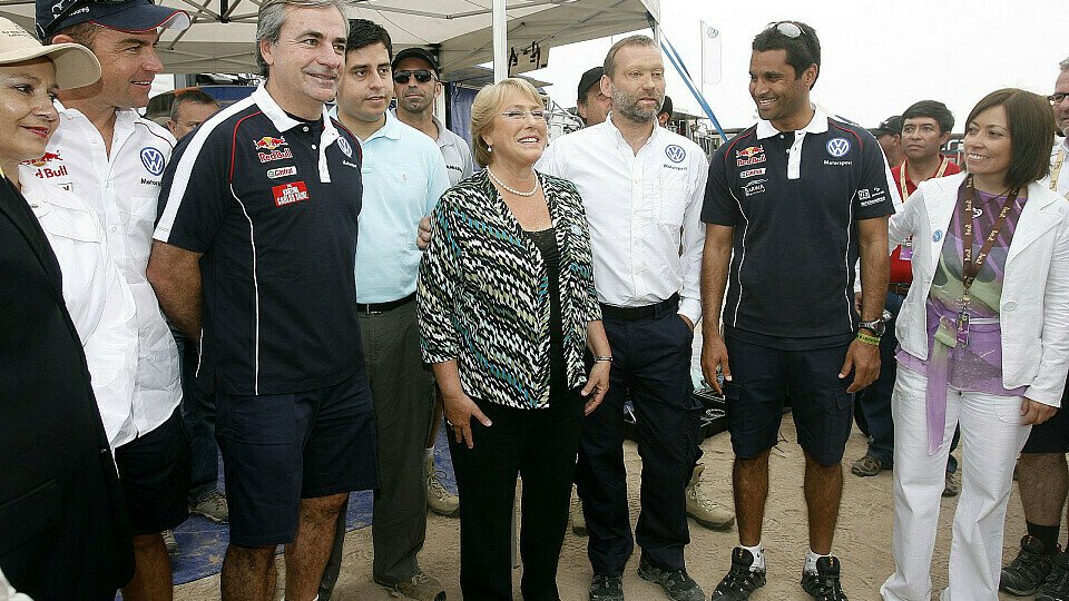 Hoher Besuch im VW-Lager: Michelle Bachelet, die Staatspräsidentin von Chile, Foto: VW Motorsport